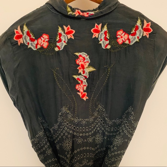 Vintage embroidered blouse with lace detail - Picture 2 of 3